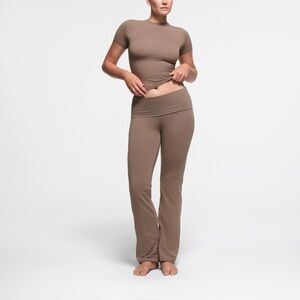 Skims Cotton Jersey T-shirt in Truffle